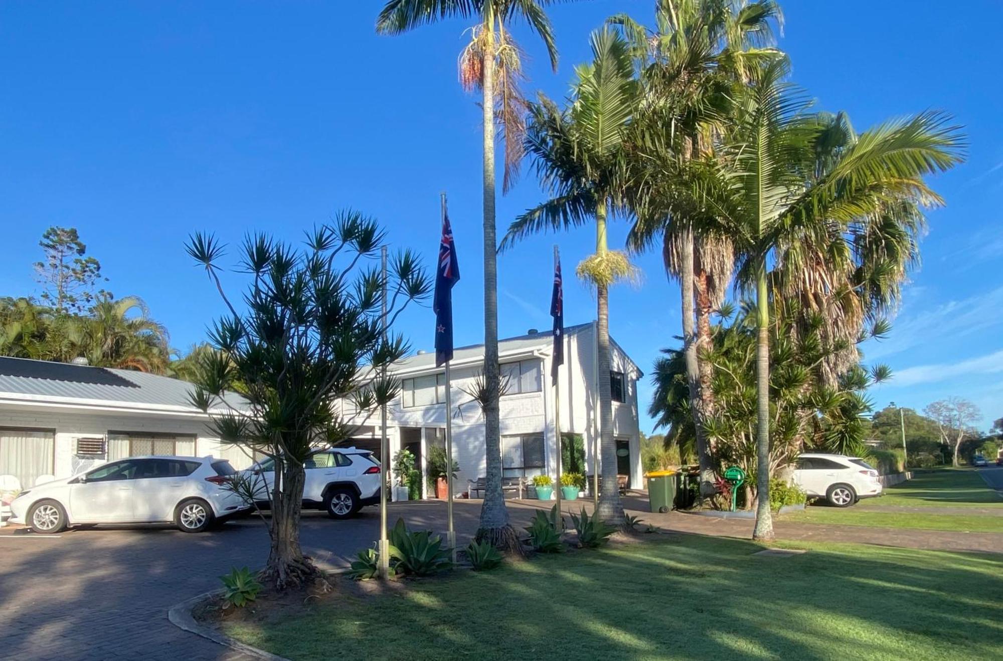 Beachmere Palms Motel Eksteriør billede